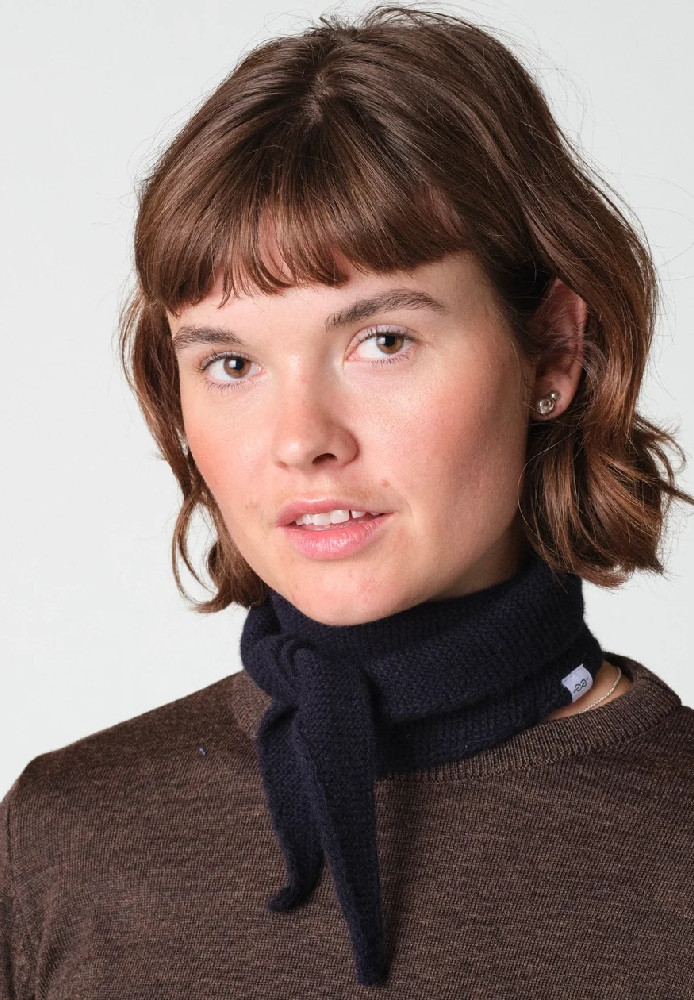 Violet small knit scarf Navy - Klitmøller Collective - NEU