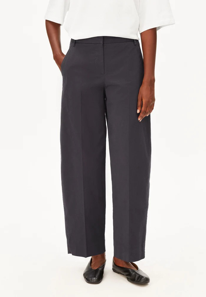 BARREL LEG TWILL PANT dark steel - ARMEDANGELS - DAMEN | Hosen | Stoffhosen