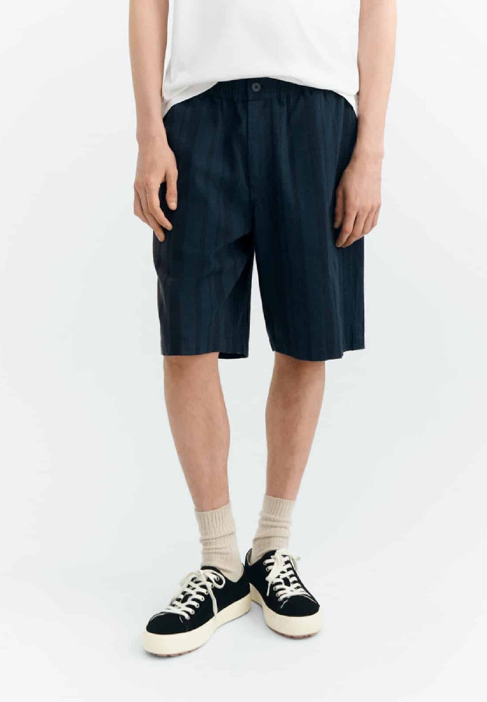 NAVY DAPPLED STRIPES GASPER SHORTS - THINKING MU - HERREN | SALE