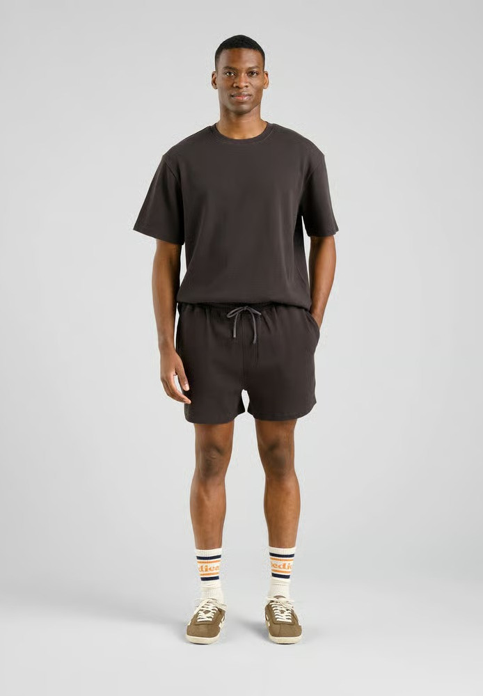 Shorts Essingen Waffle Phantom Black - DEDICATED - HERREN | SALE