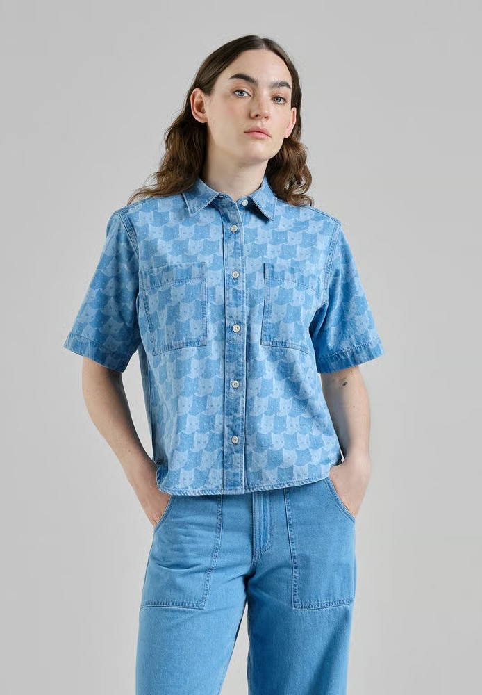 Shirt Stensvik Denim Pepita Cats Light Blue - DEDICATED - DAMEN | SALE