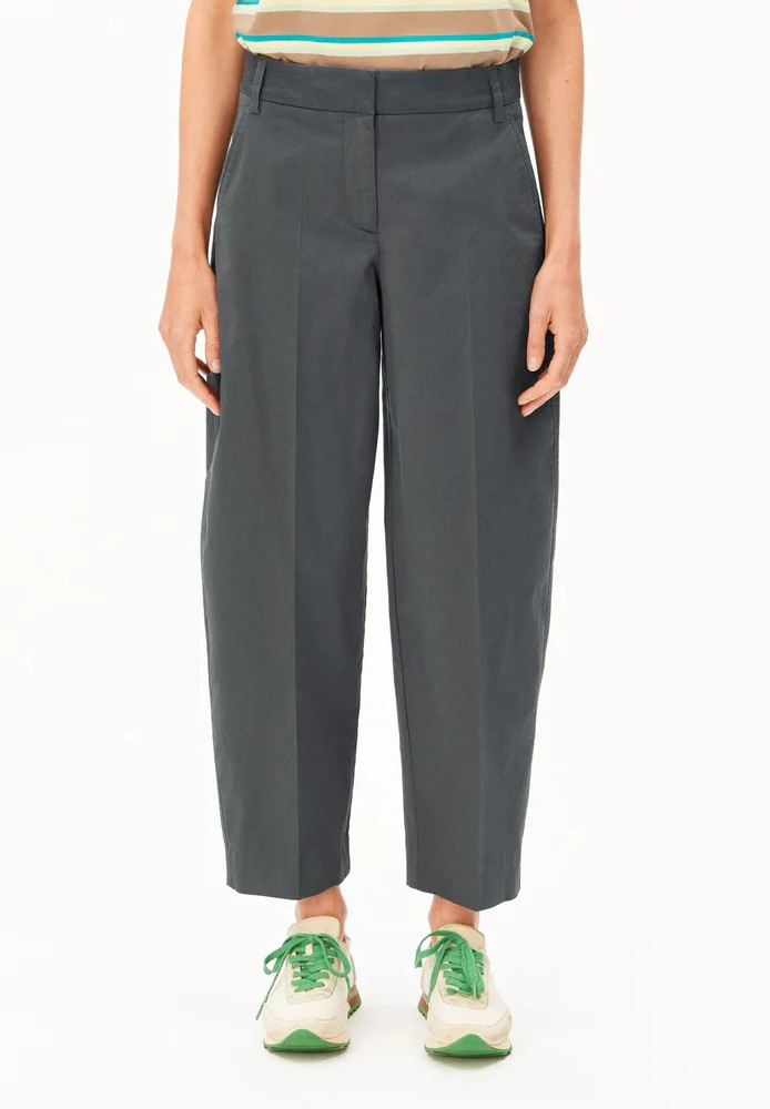 BARREL LEG TWILL PANT space steel - ARMEDANGELS - DAMEN | Hosen | Business Casual