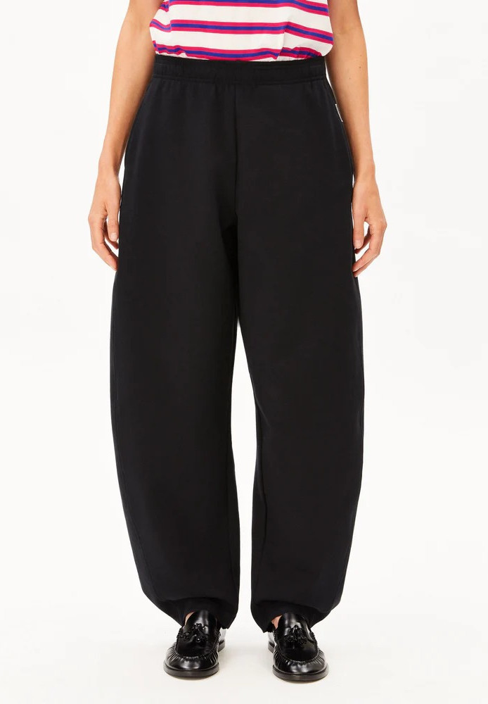 BASIC JERSEY BARREL PANT black - ARMEDANGELS - DAMEN | Hosen | Stoffhosen