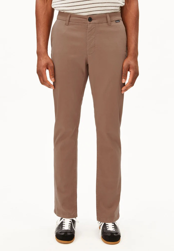 AASTER CHINO PANT amberwood - ARMEDANGELS - HERREN | Chinos & Hosen | Chinos